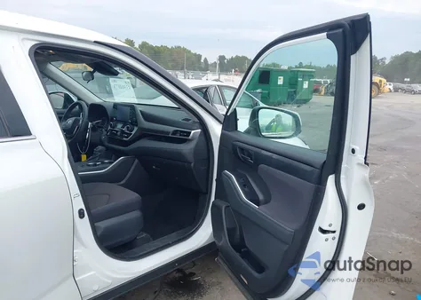 2022 Toyota Highlander L z USA, uszkodzony, nr VIN 5TDCZRAH1NS105744